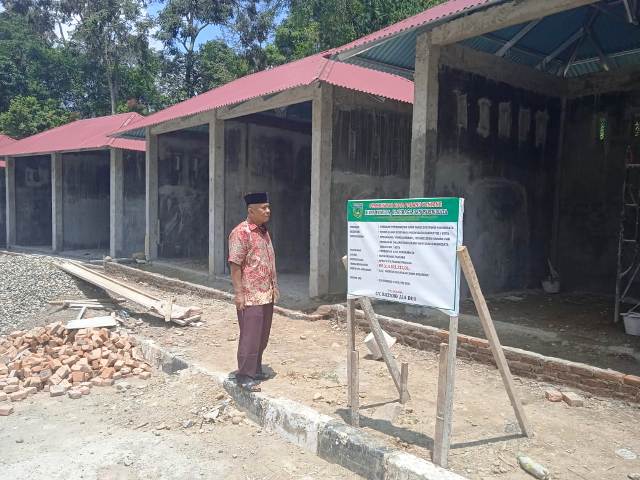 Kepala Bidang Pembangunan Badan Pengelola Islamic Centre,, Defrial, Kamis (16/9/2021) tinjau pusat penjualan sauvenir berada dalam kawasan Islamic.